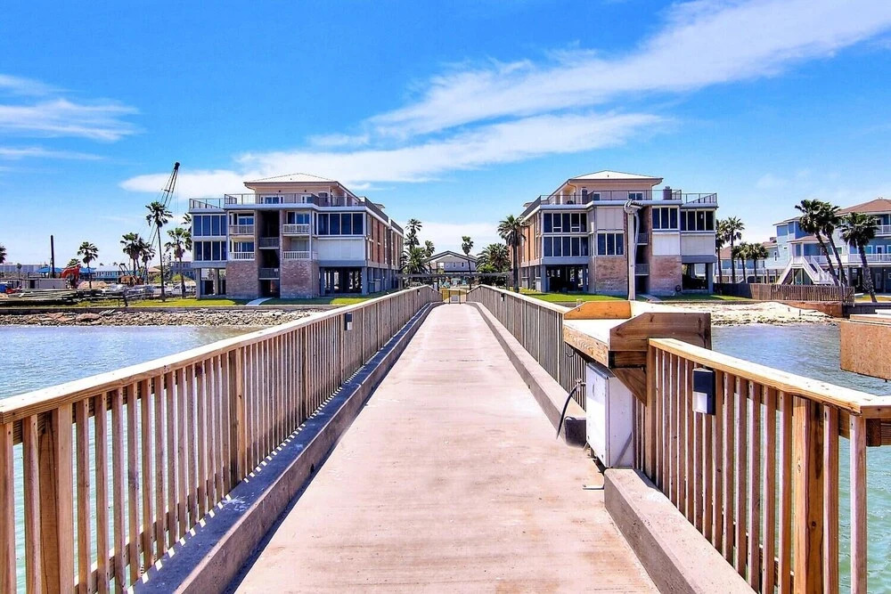 Channelview 208 2 Bedroom Condo by Redawning