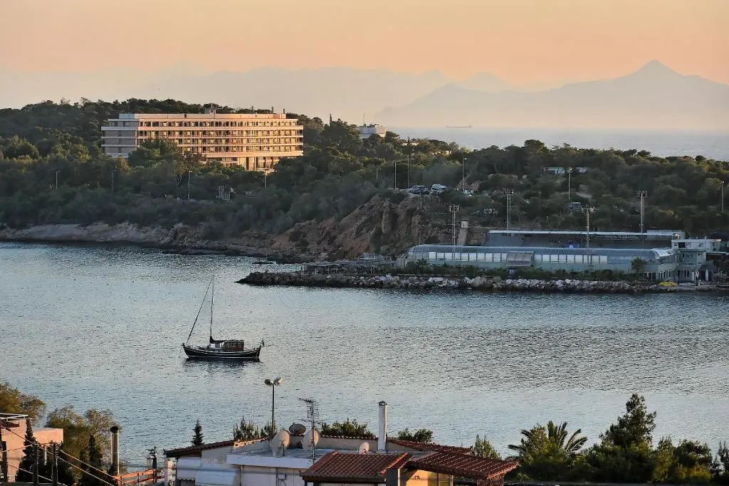 Mystique 2 BD Aparment by BluPine