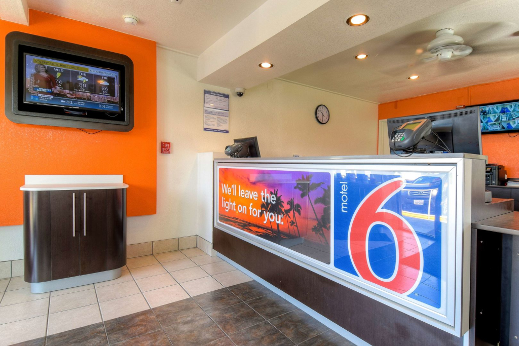 Motel 6-El Cajon, CA - San Diego