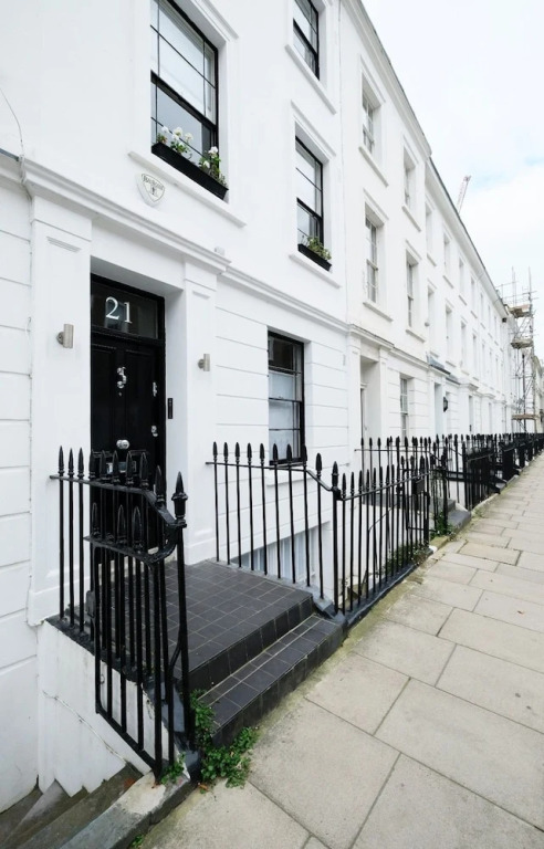 Lovely & Central Garden Flat in Victoria