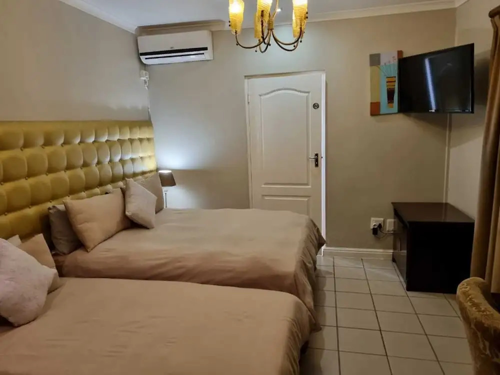Savoy Lodge - Nice Budget Triple Room 2