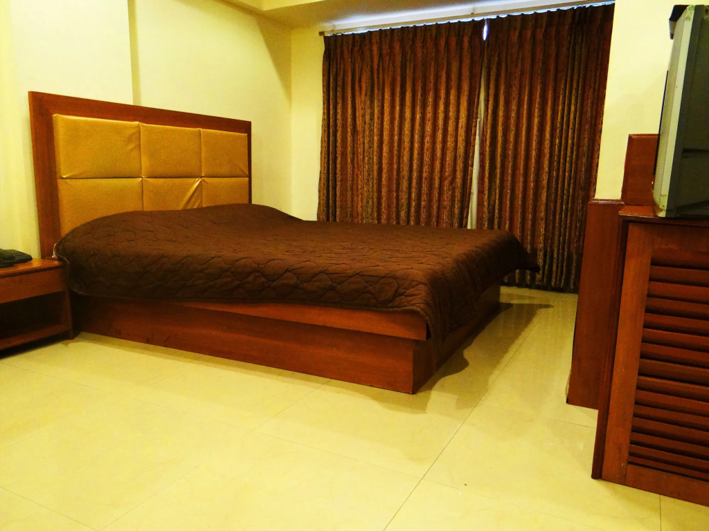 Hotel Lucky Near Nesco