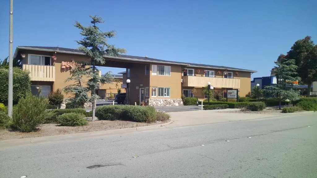 Gateway Thunderbird Motel