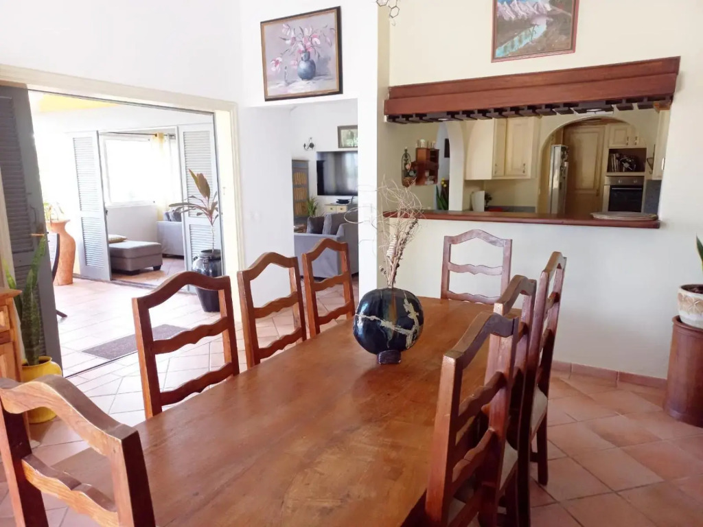 Spacious Villa with Ocean and Mountain view-4 beds