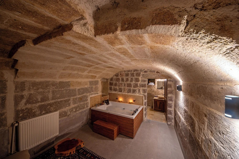 Kapalos Cave Hotel
