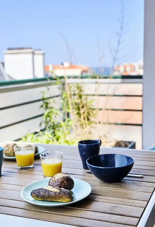 3 Bedrooms Hypercenter Terrace and Parking