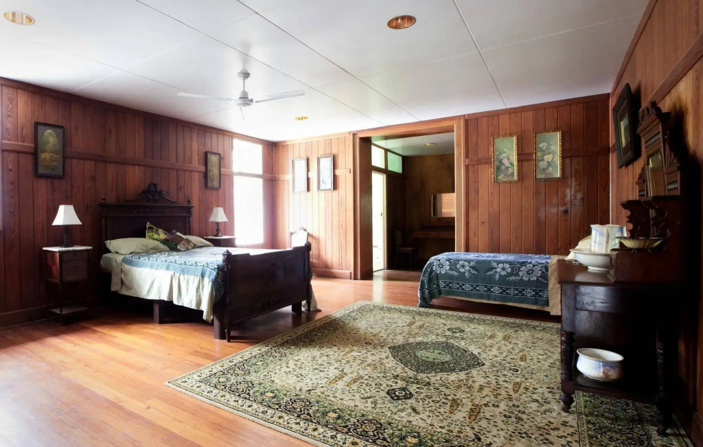 Oceania House Hotel