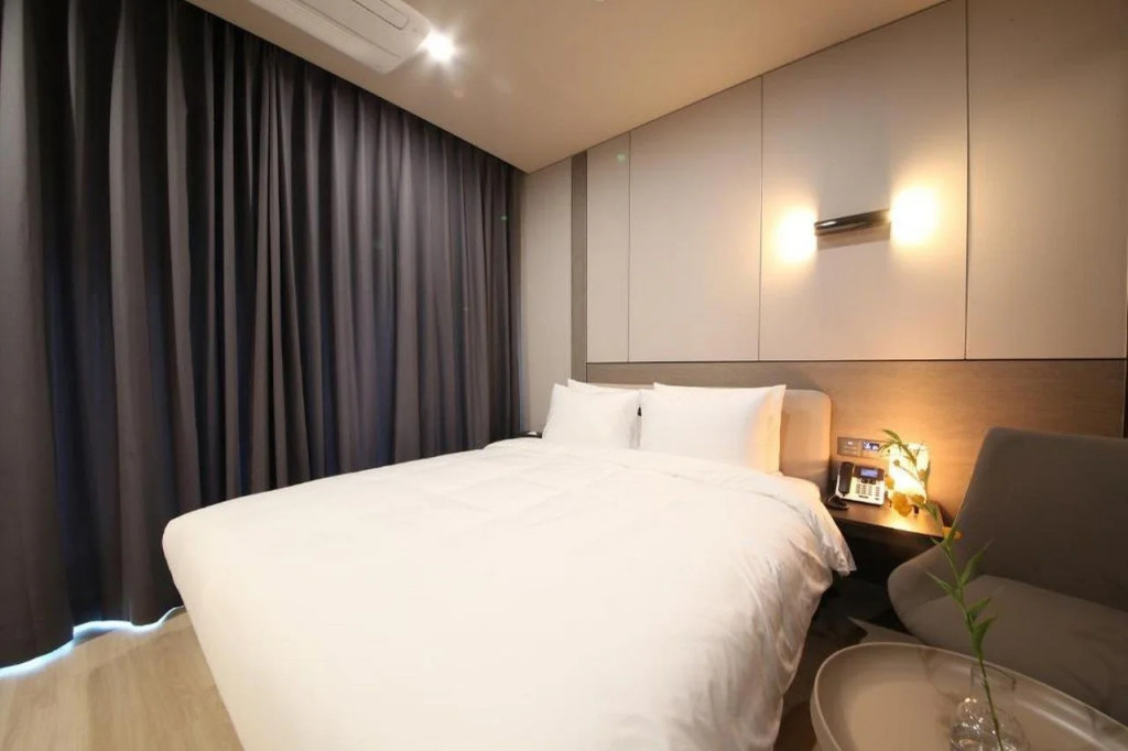 Gray Hotel Busan Station