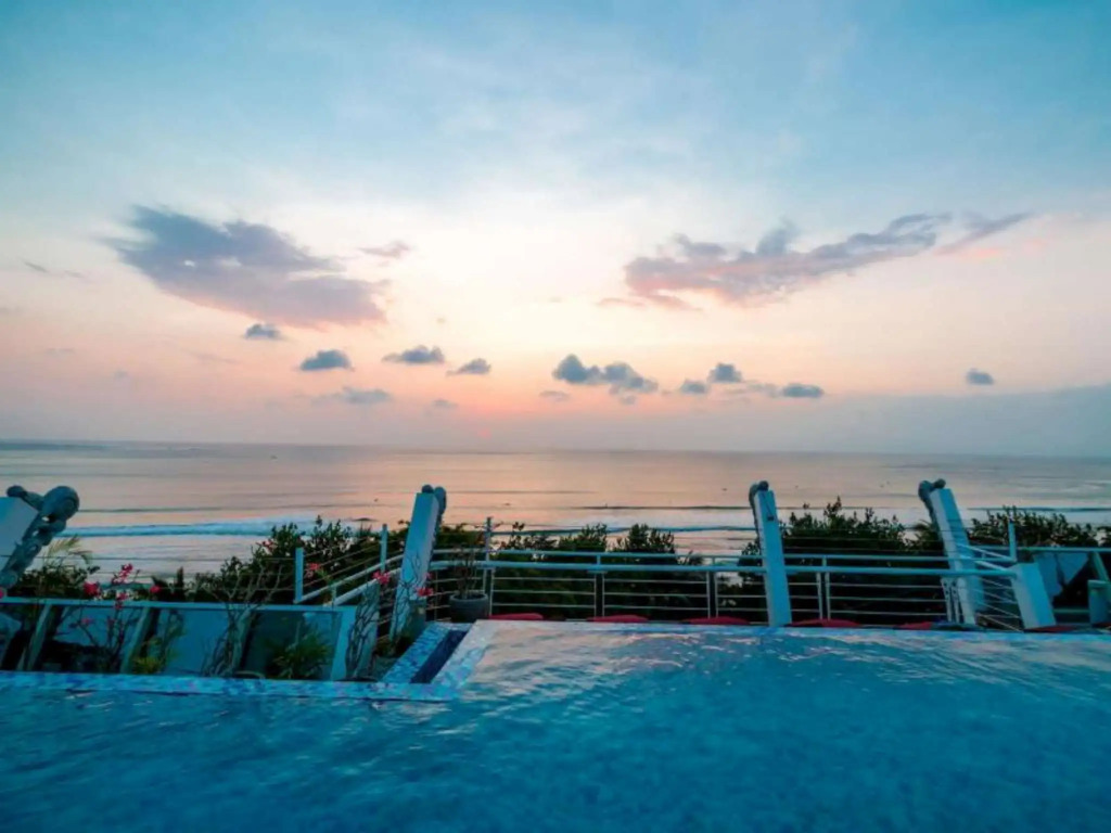 Kutabex Beachfront Hotel