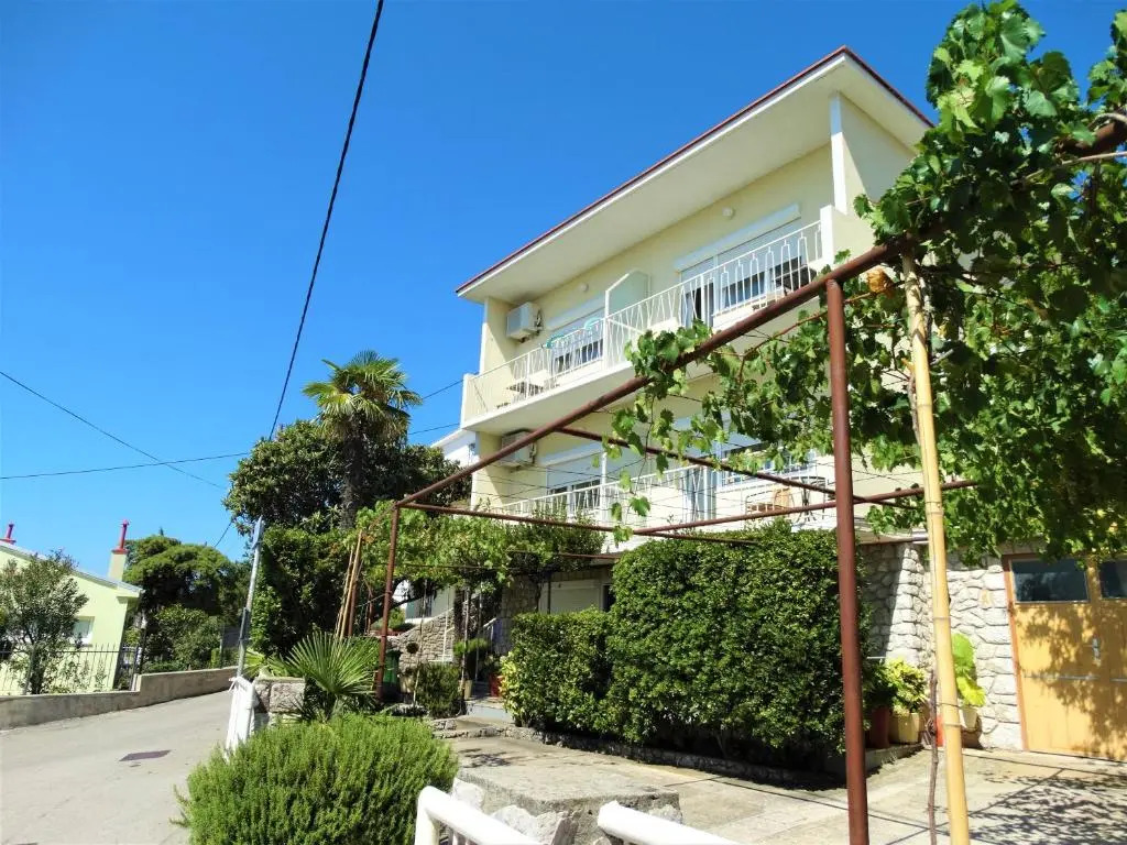 Apartmani Crikvenica 30053 - Veljacic