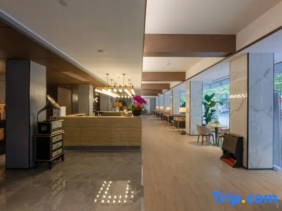 Swan Pearl Hotel (Zhengzhou CBD Convention and Exhibition Center Yanzhuang Metro Station)
