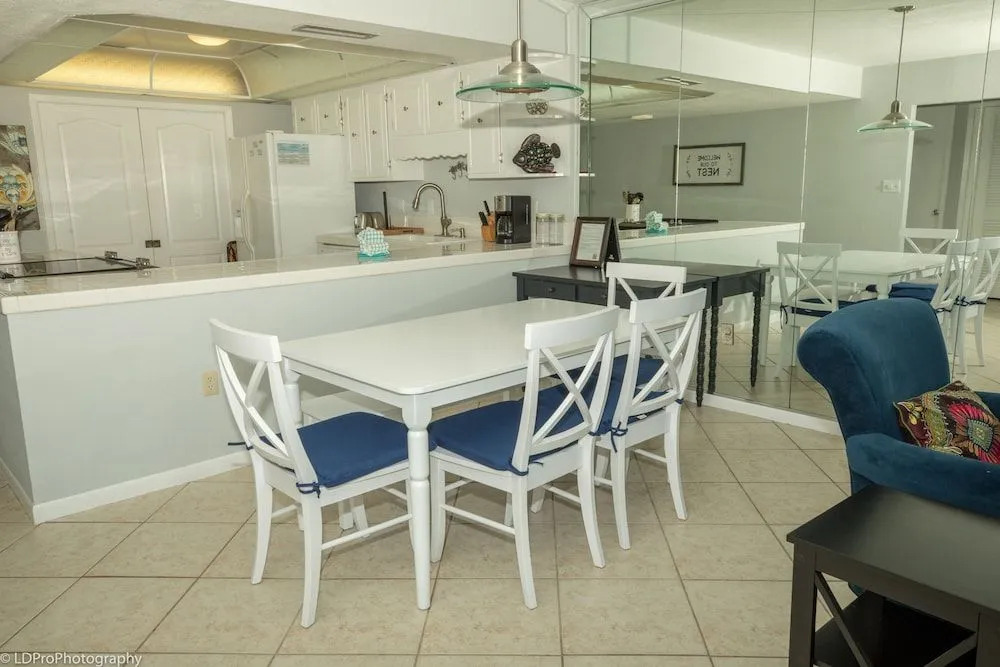 Shoreline Towers 2073 - 2 Br Condo