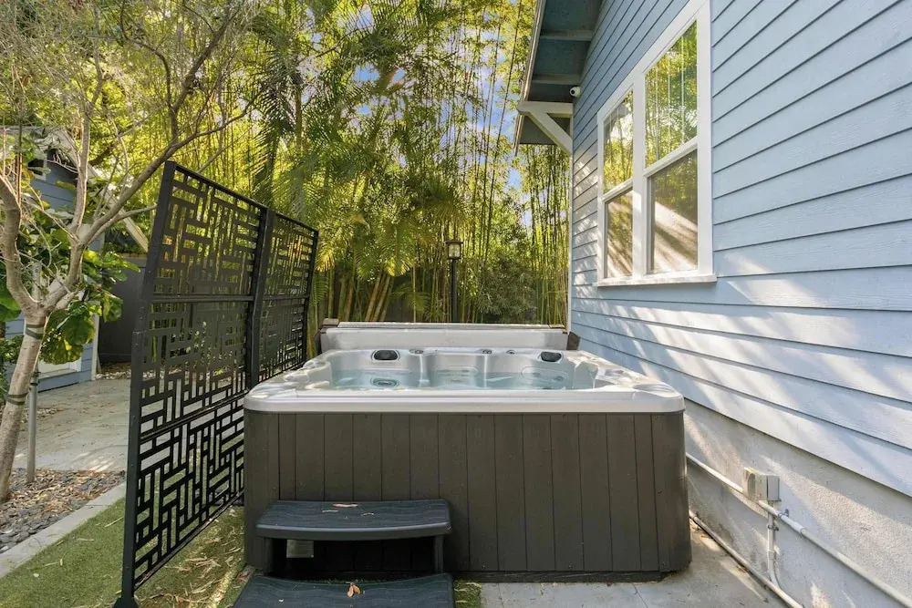 Sunset Bungalow With Hot Tub - 6ppl