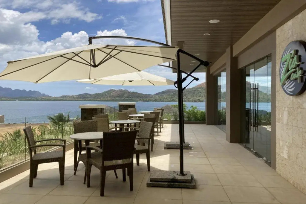 Zuri Resort