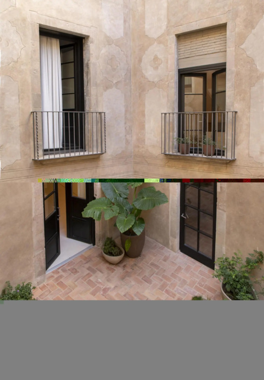 High standing apartments in El Gótico with 3 bedrooms and 2 bathrooms, all of them en suite.