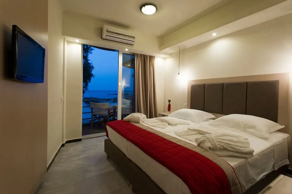 Seafalios-Beach Front Apt