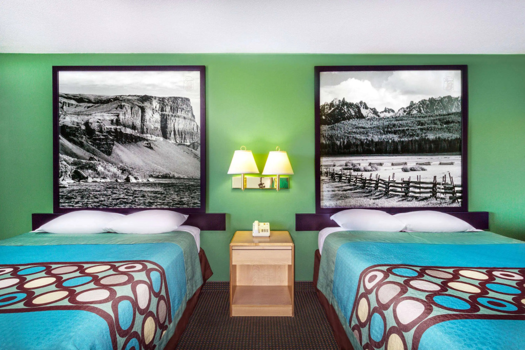 Super 8 by Wyndham Heyburn