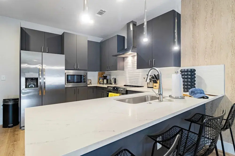 Sleeps 42 7 Modern Midtown Apartments w/ Gym + Pool Walkable to Shops & Eats