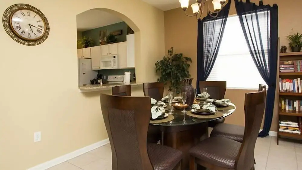 Luxurious 6 Bedroom 4 Bath Villa in Windsor Hills Resort