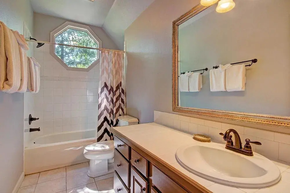 Bear Pine 4 Br home by RedAwning