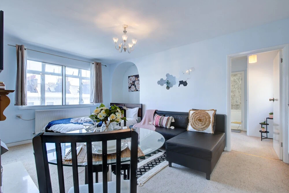 Private Family Apartment in Posh SW1 London