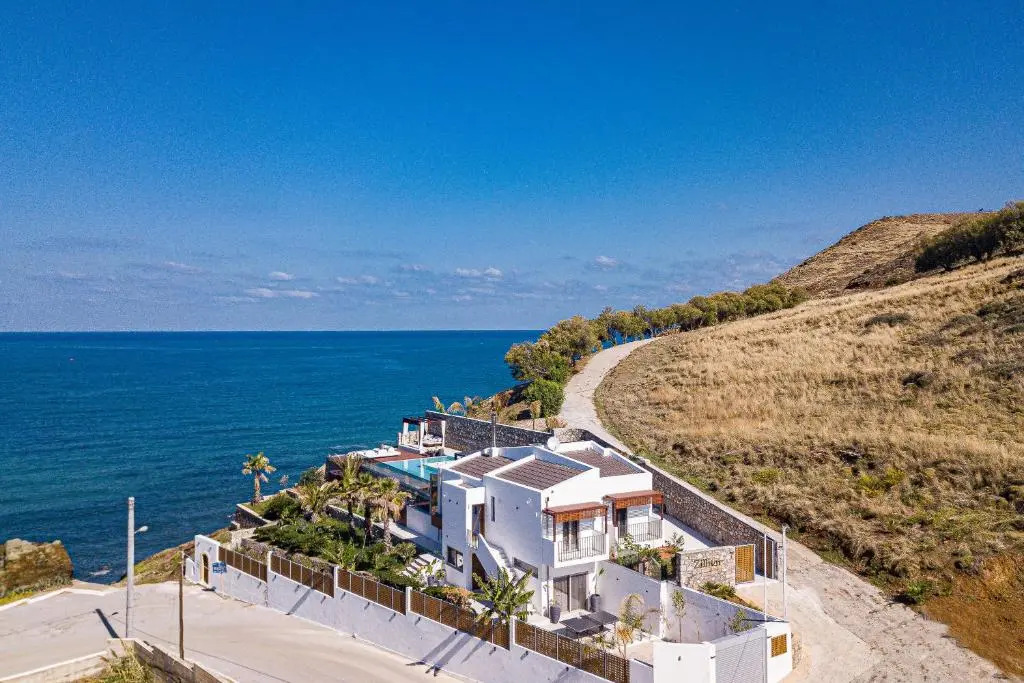Zillion Villa - Sapphire Shores Beachfront Retreat by etouri