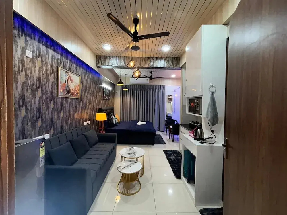 Spacious 1bhk for 6 Guests King & Sofa Beds Zirakpur,chandigarh,mohali,tricity