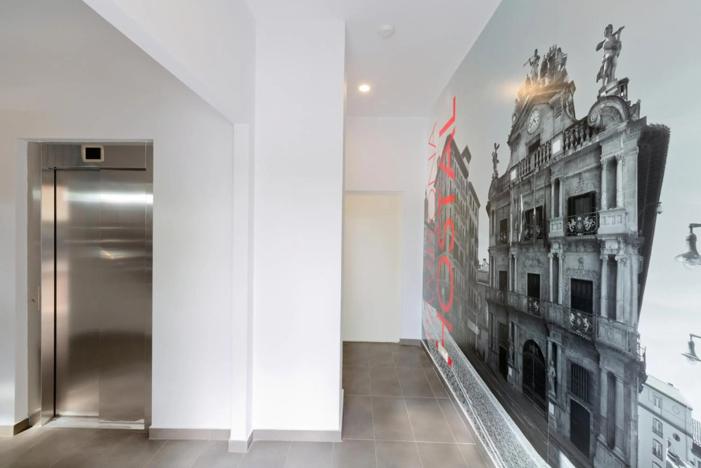 IRAIPE Pamplona Hostal Auto Check-in