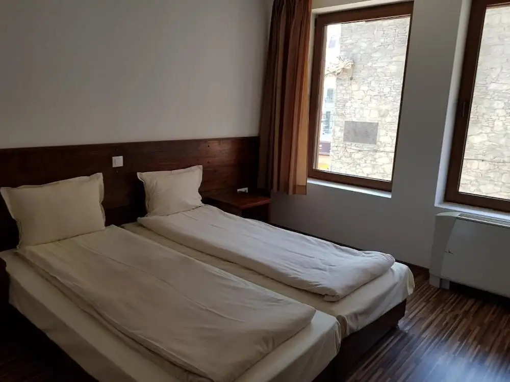 Room-granat Double Room 3- Next to Gondo