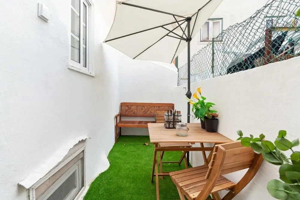 Lisbon Castle Apartment