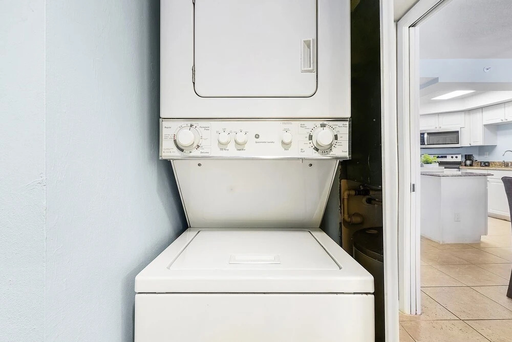 Beach Villas # 305 - Recently Refereshed! 2 Bedroom Condo by RedAwning