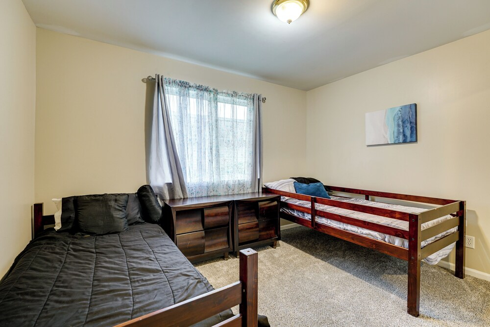 Pets Welcome: Convenient Family Home in Westland!
