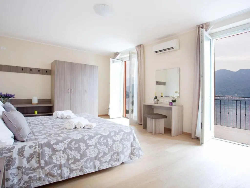 Sala Comacina Residence No 4