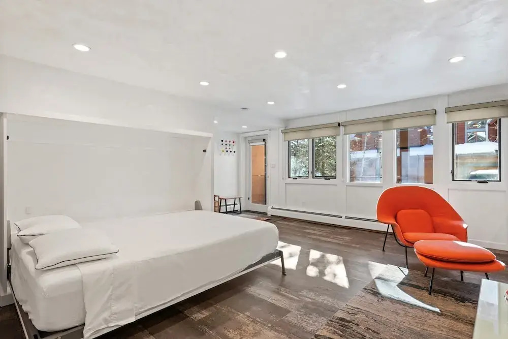 Downtown Aspen Studio Steps to Gondola & Trails - 305A