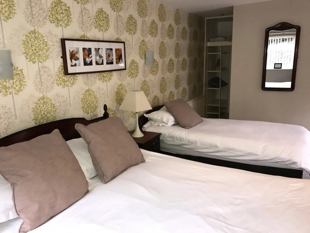 Chequers Lodge- Dalton-in- Furness- Self check in- for professionals and tourists