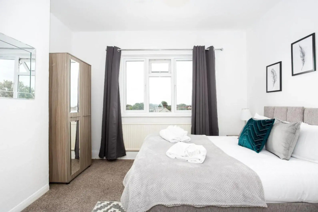 The Woodgrange - 4-Bedroom Apartment