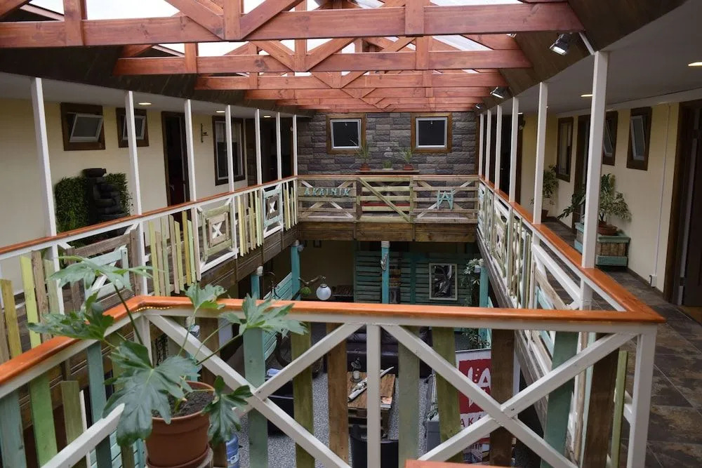 Hostal Akainik