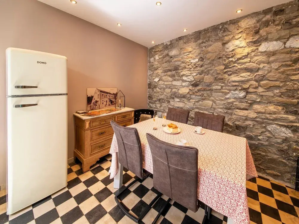 Stylish Stay Near Forest