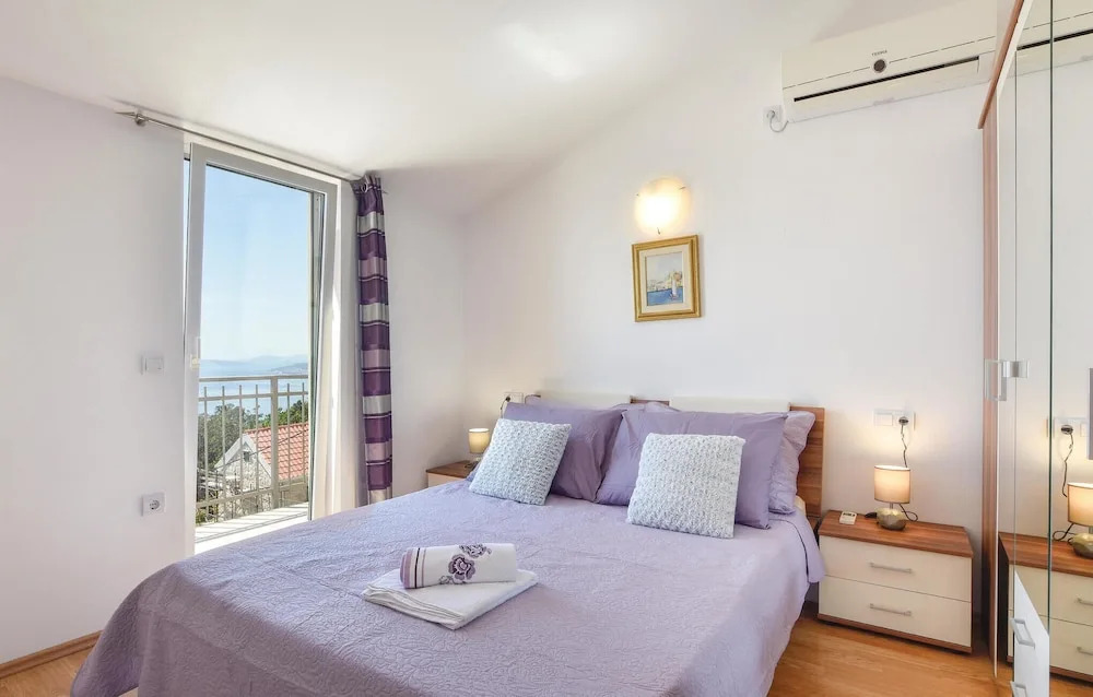 Stunning Home in Podstrana With Wifi and 3 Bedrooms
