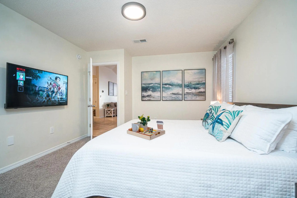 Pet friendly! Modern beach house with private heated pool-7 min walk to private beach access