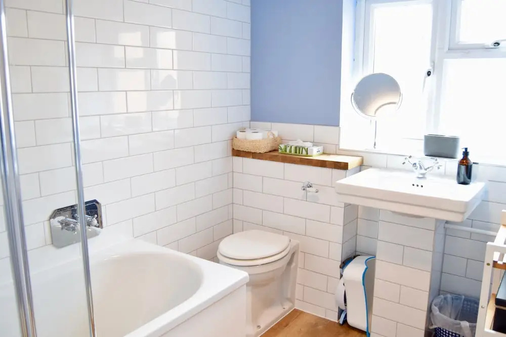 Spacious 3 Bedroom Family Home With Back Garden