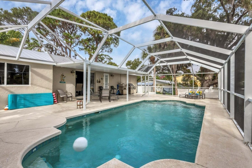 Pcr9170 - Englewood 2 Bedroom Canalfront Pool Cottage