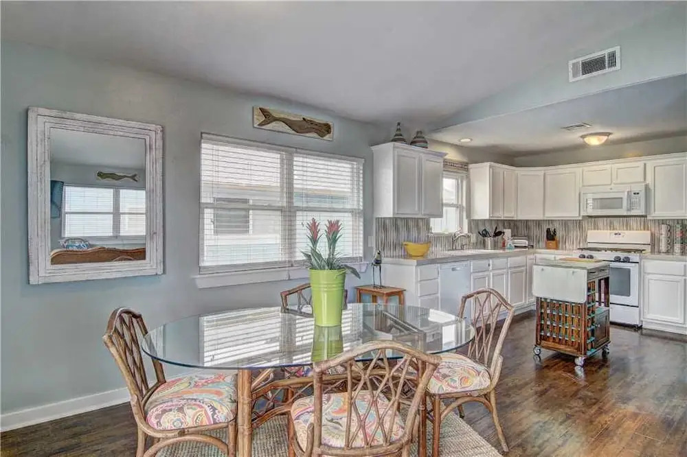 A Big Nauti 5 Bedrooms 2 Bathrooms Home