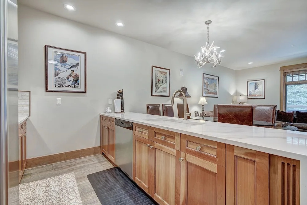 Luxury 1-Bedroom Ski-In Out Condo with Slopeside Heated Pool, No cleaning Fee 1 Condo by RedAwning