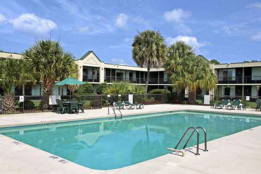 Clarion Inn & Suites Florence - Darlington
