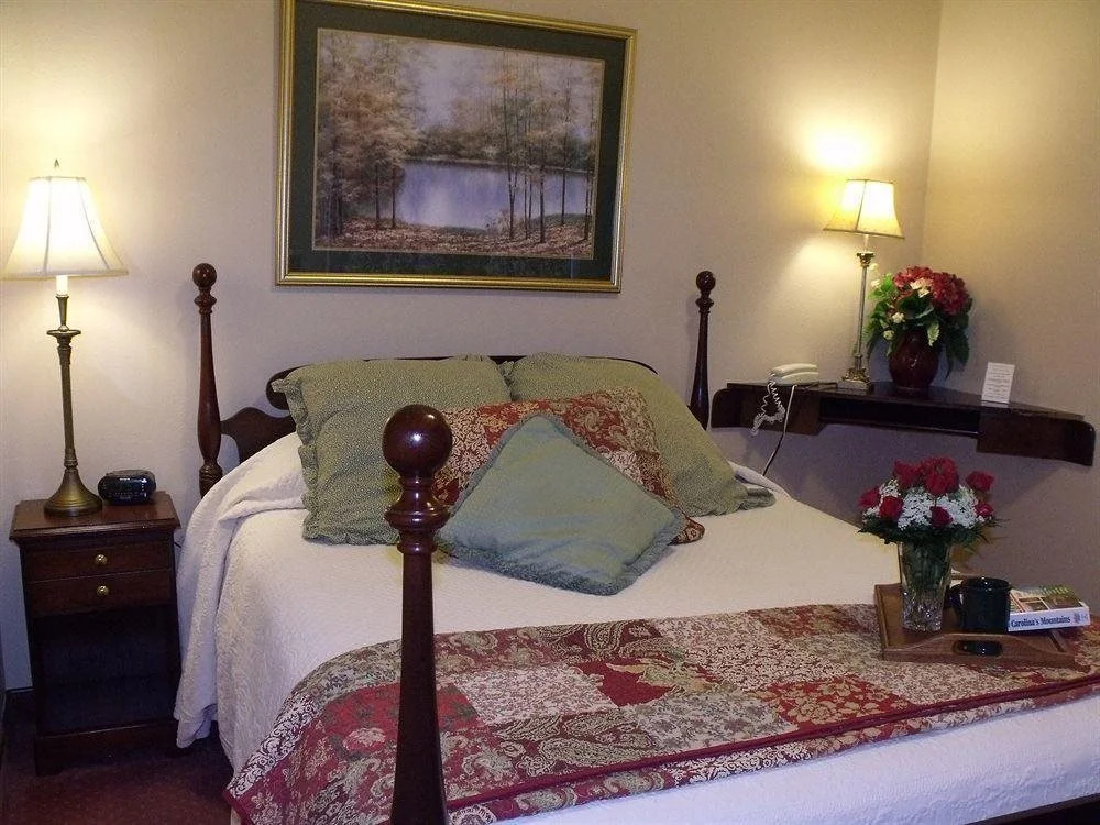 Hemlock Inn