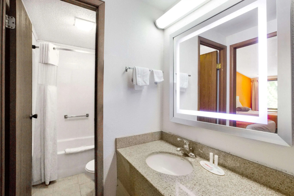 Howard Johnson by Wyndham Wilmington
