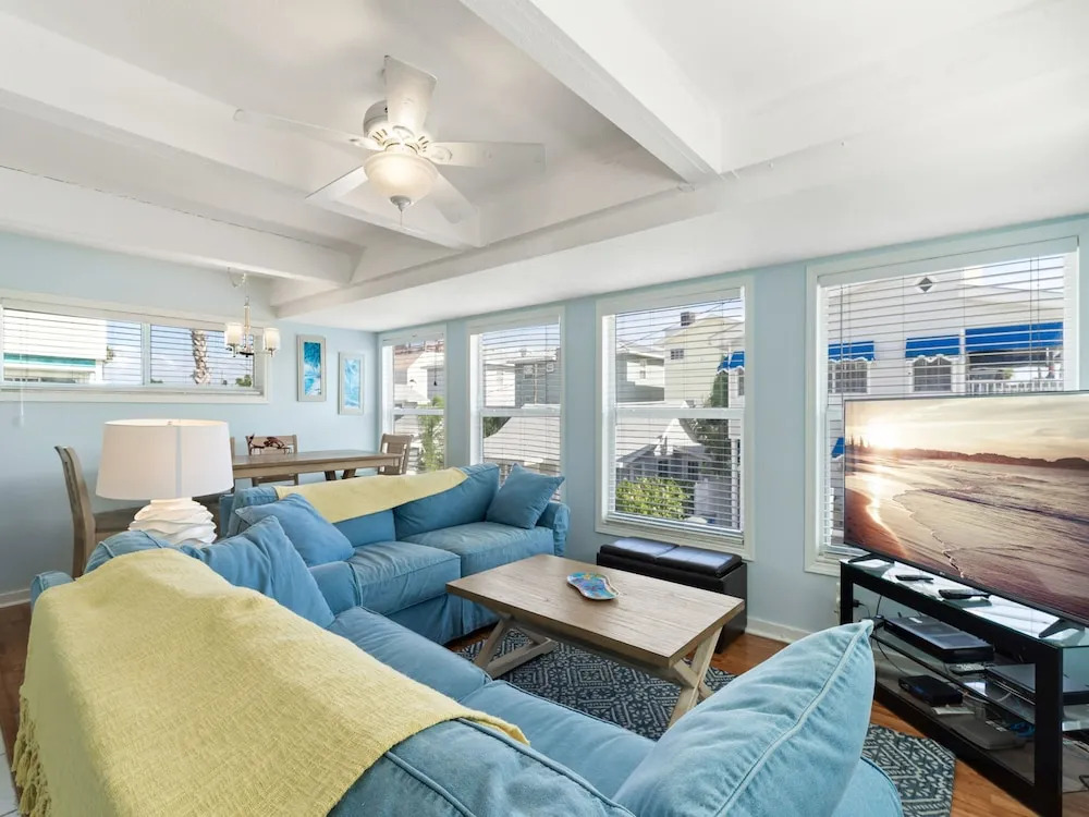 Sunset Beach House by Vtrips