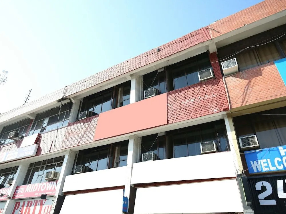 OYO 11371 Hotel M&V