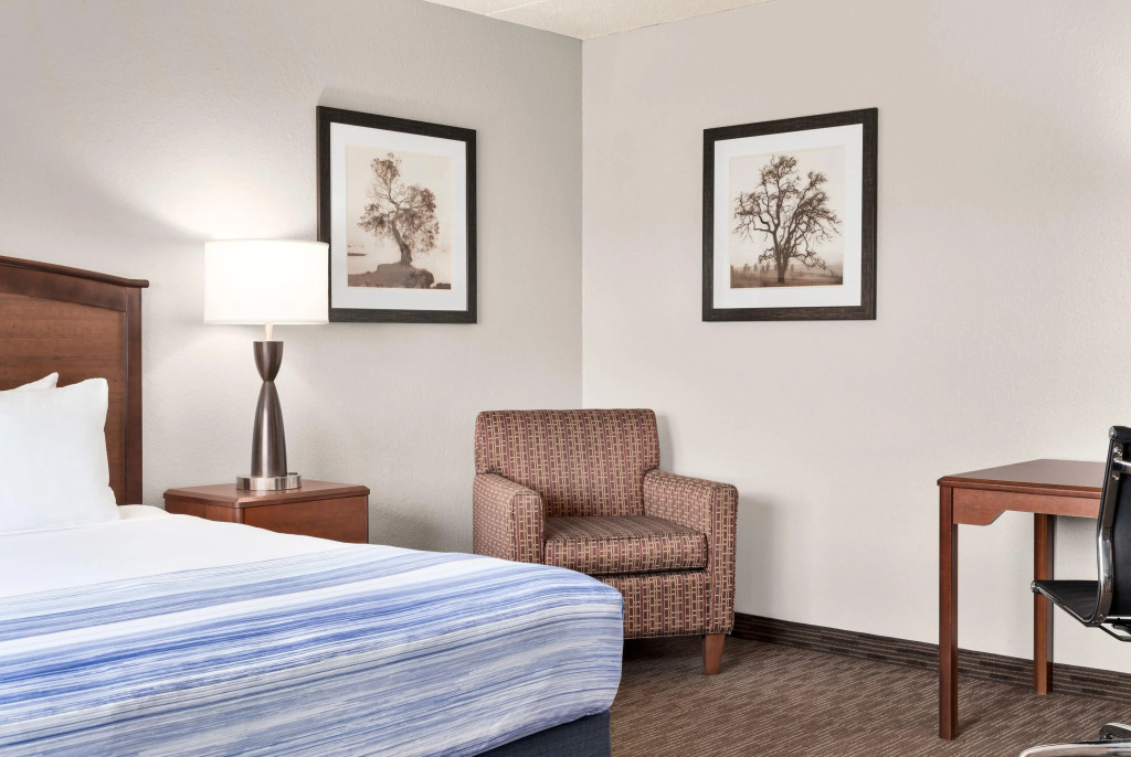 AmericInn by Wyndham Fergus Falls Conference Center